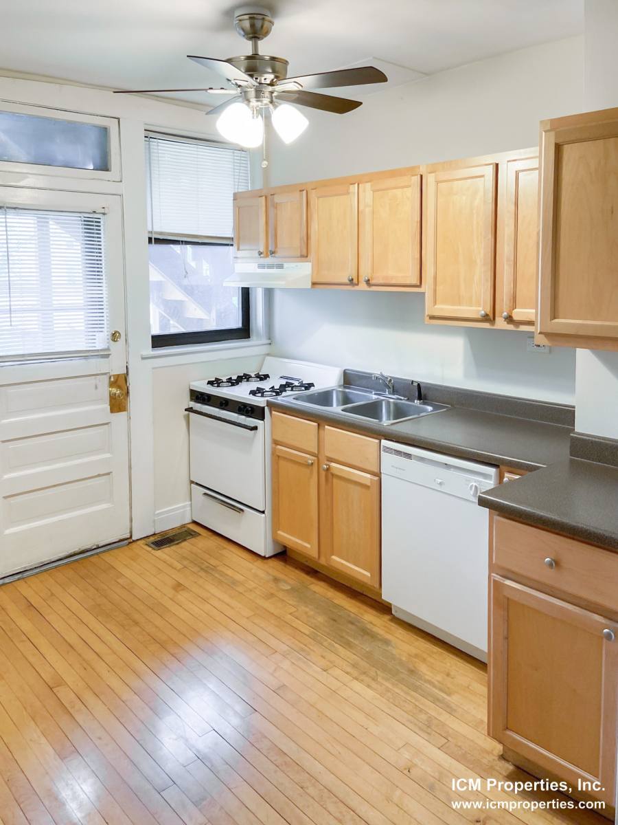 Apartment for rent at 1941 W Winnemac Ave #1, Chicago, IL 60640