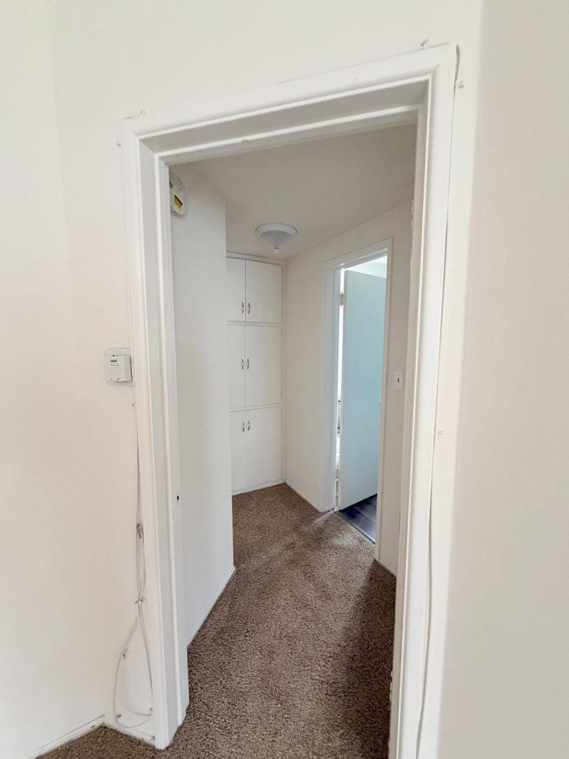 Apartment for rent at 200 E Dryden St, Glendale, CA 91207