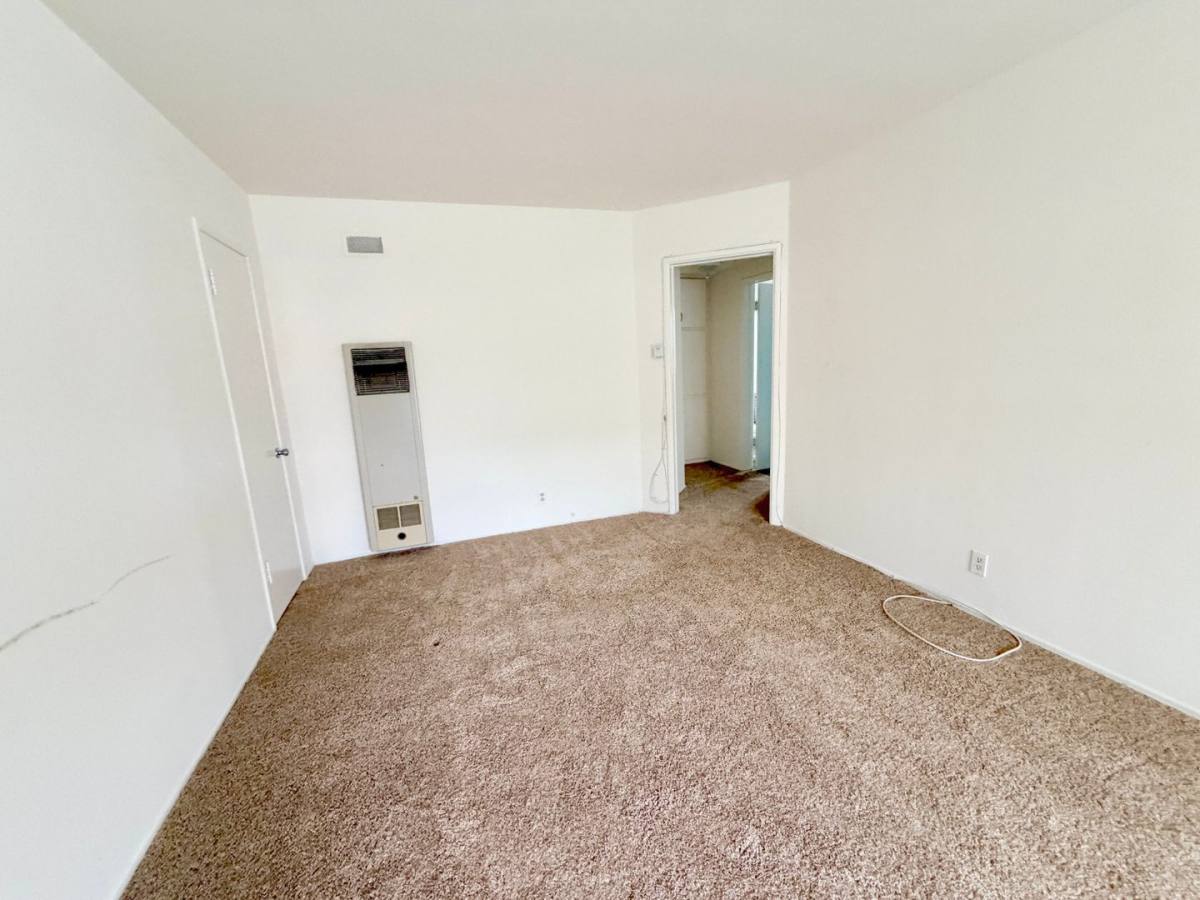 Apartment for rent at 200 E Dryden St, Glendale, CA 91207