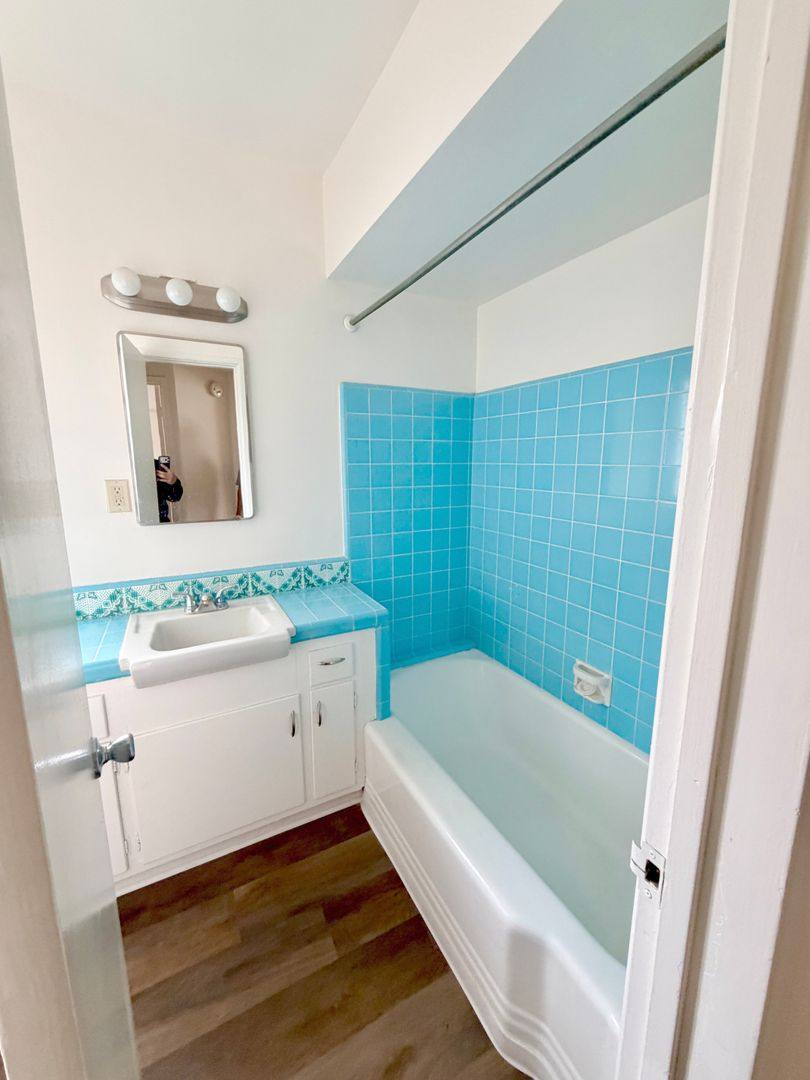 Apartment for rent at 200 E Dryden St, Glendale, CA 91207