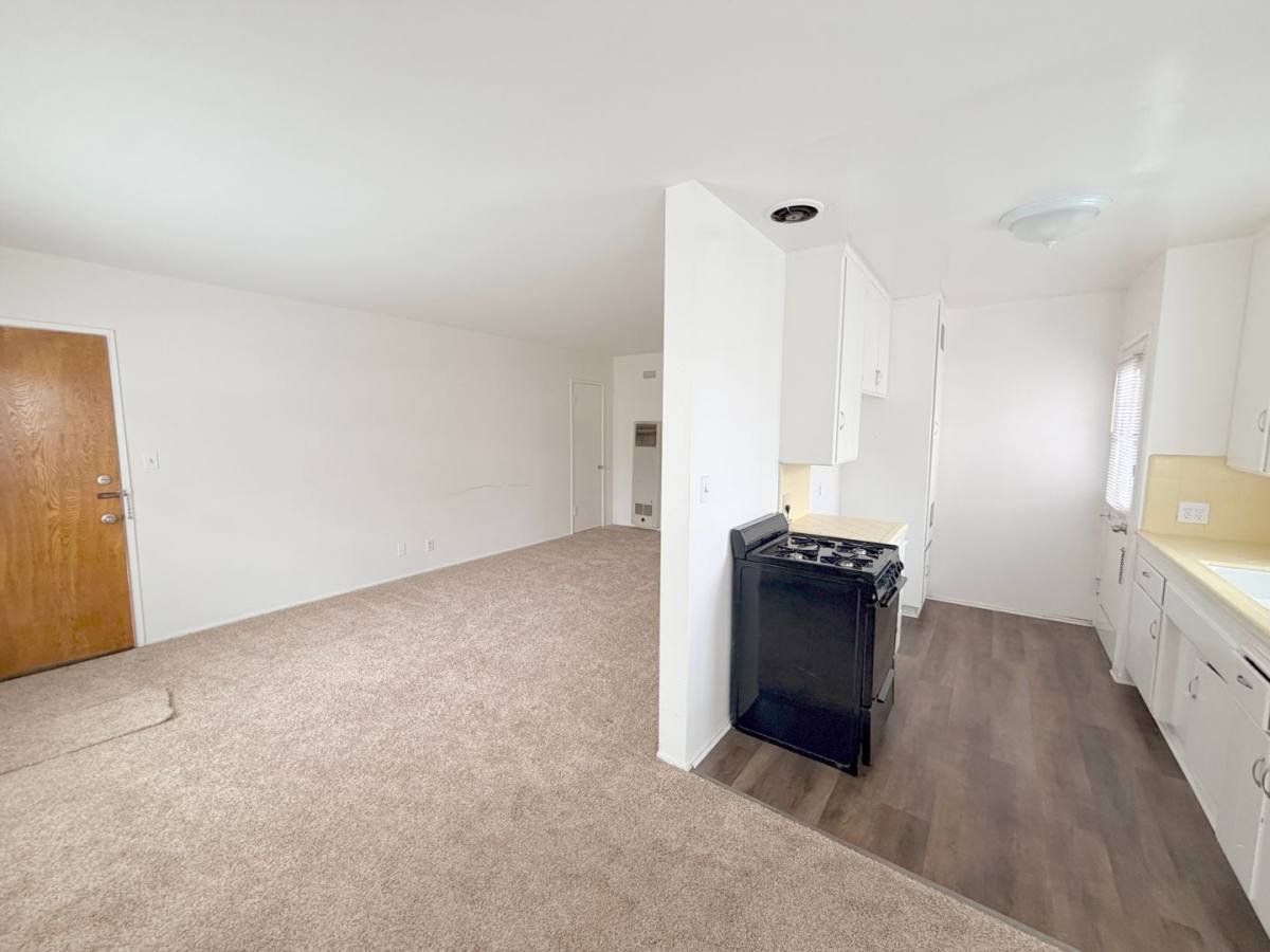 Apartment for rent at 200 E Dryden St, Glendale, CA 91207
