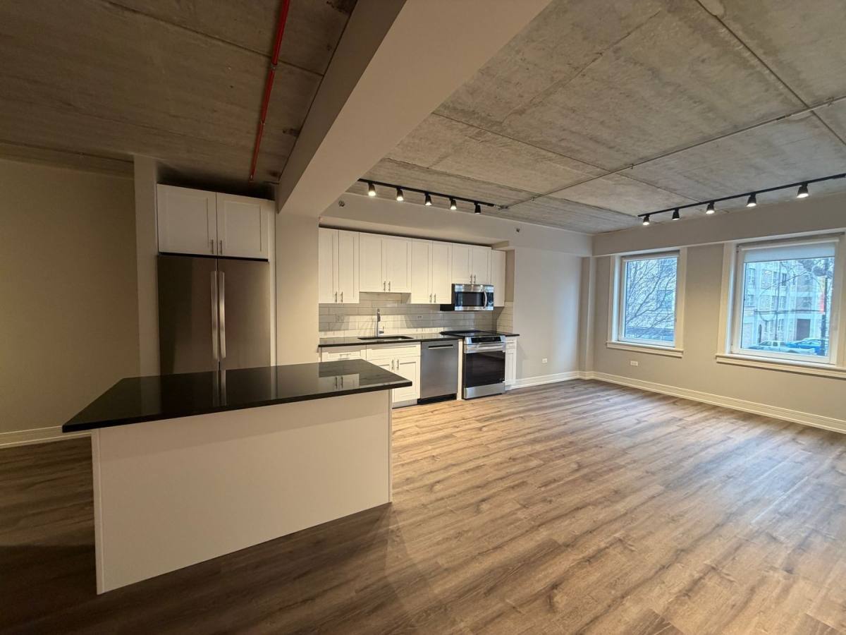 Apartment for rent at 952 W Carmen Ave #202, Chicago, IL 60640