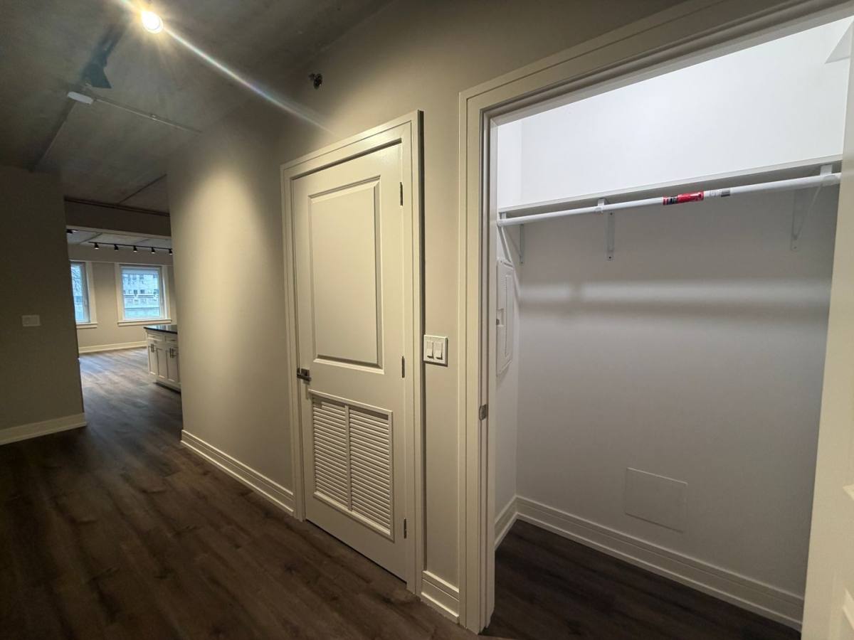 Apartment for rent at 952 W Carmen Ave #202, Chicago, IL 60640