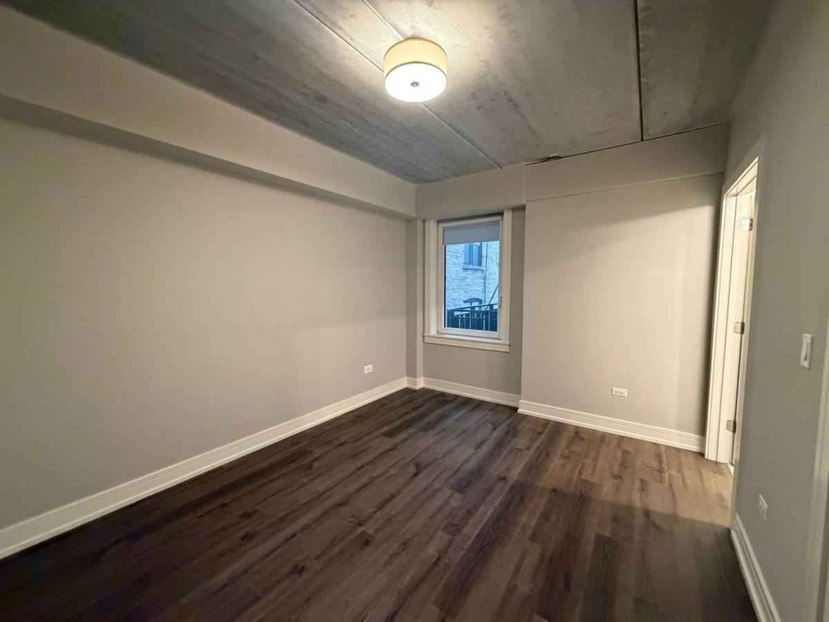 Apartment for rent at 952 W Carmen Ave #202, Chicago, IL 60640