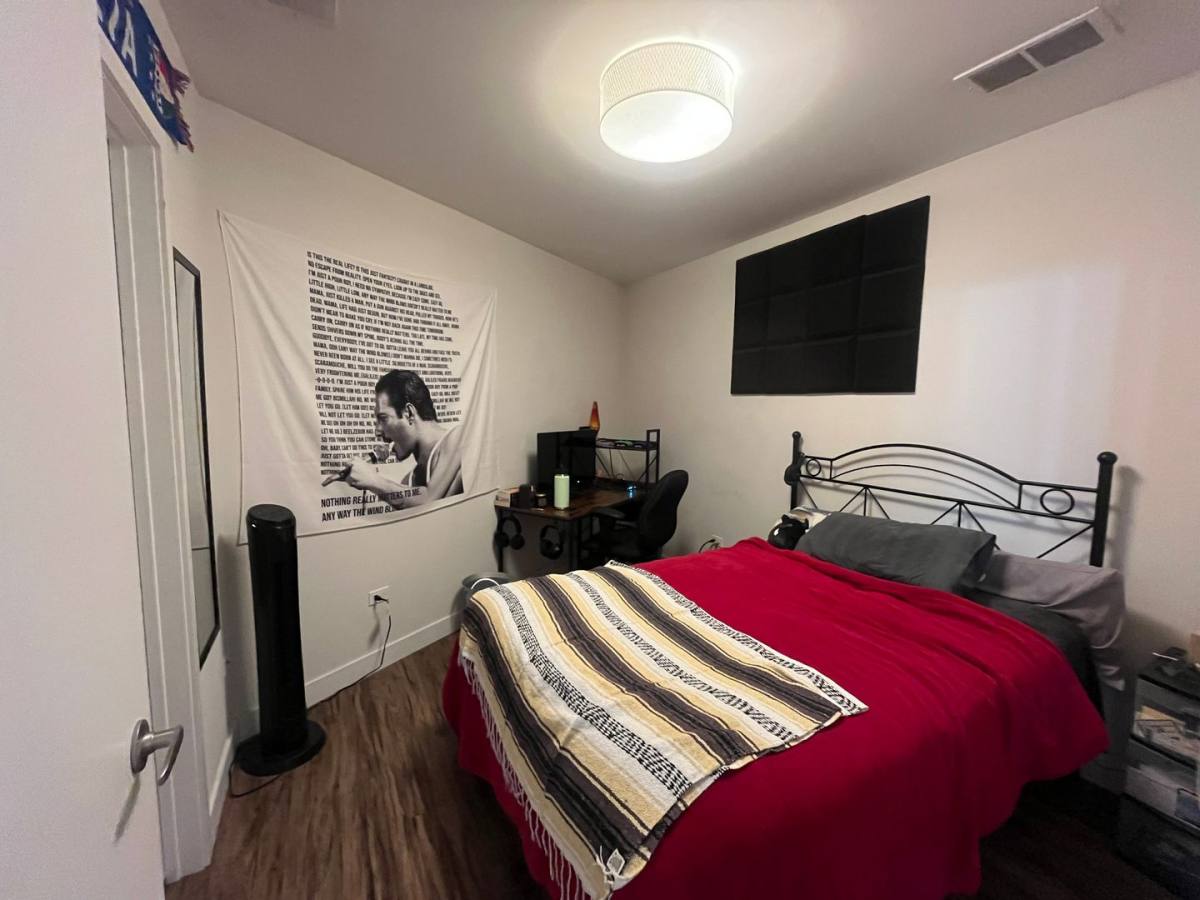 Apartment for rent at 1045 W Cornelia Ave #102, Chicago, IL 60657