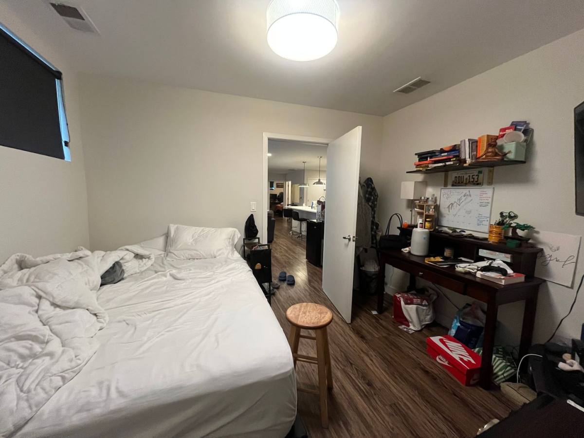 Apartment for rent at 1045 W Cornelia Ave #102, Chicago, IL 60657