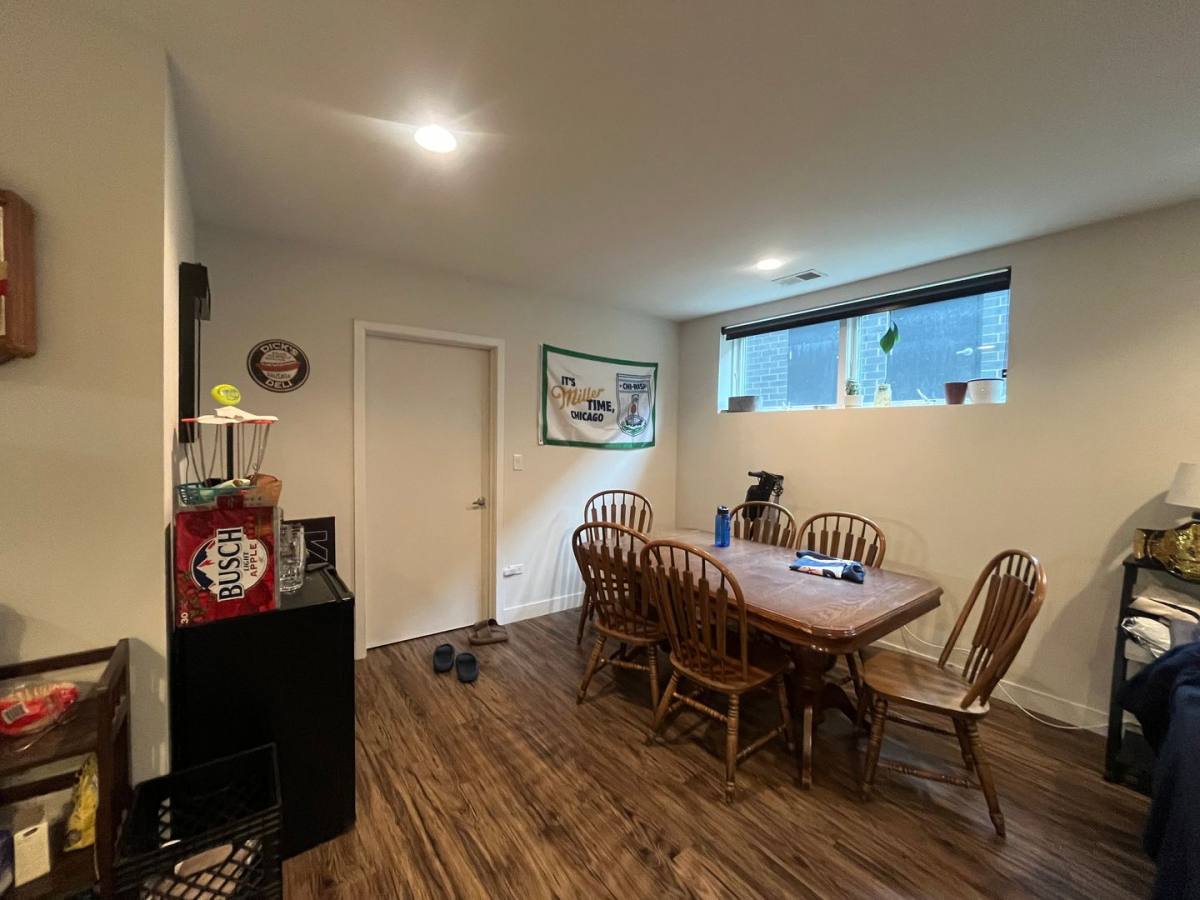 Apartment for rent at 1045 W Cornelia Ave #102, Chicago, IL 60657