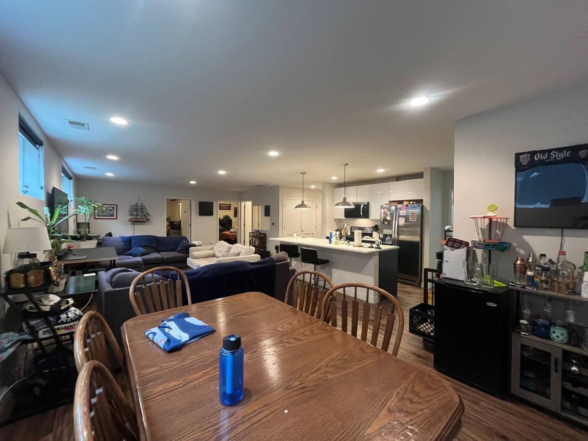 Apartment for rent at 1045 W Cornelia Ave #102, Chicago, IL 60657