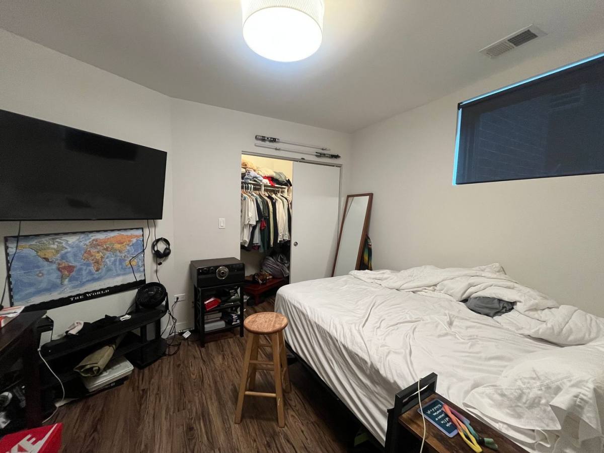Apartment for rent at 1045 W Cornelia Ave #102, Chicago, IL 60657