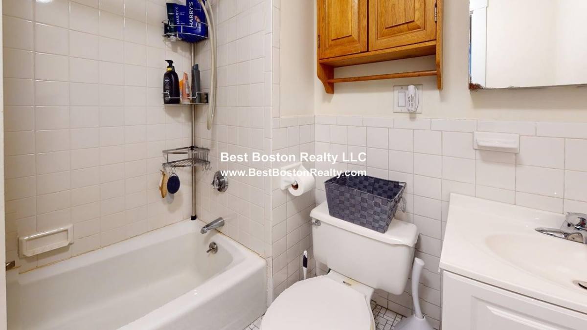 Apartment for rent at 389 Highland Ave #1, Somerville, MA 02144