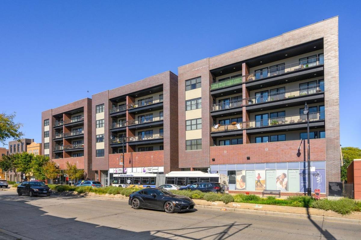 Apartment for rent at 1822 W Irving Park Rd #201, Chicago, IL 60613