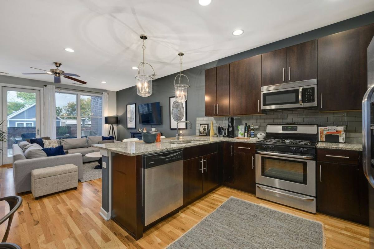 Apartment for rent at 1822 W Irving Park Rd #201, Chicago, IL 60613
