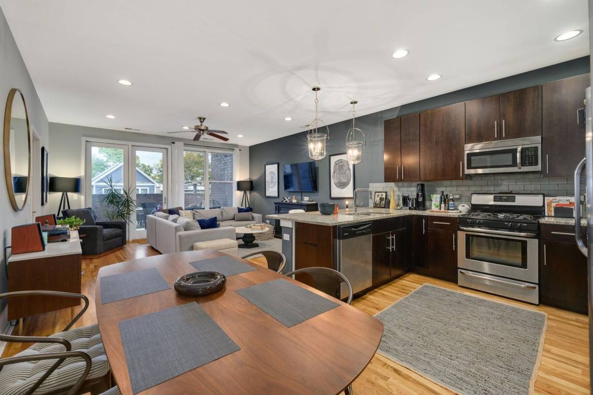 Apartment for rent at 1822 W Irving Park Rd #201, Chicago, IL 60613