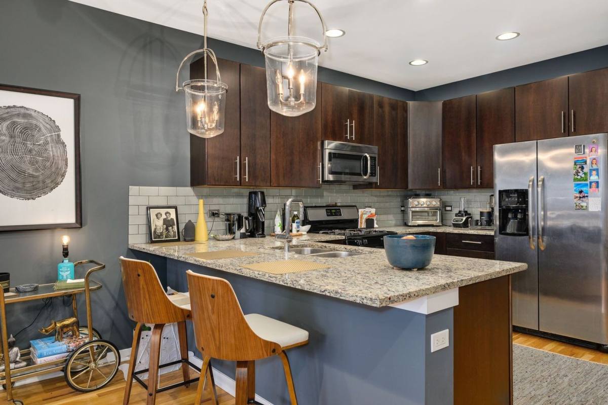 Apartment for rent at 1822 W Irving Park Rd #201, Chicago, IL 60613
