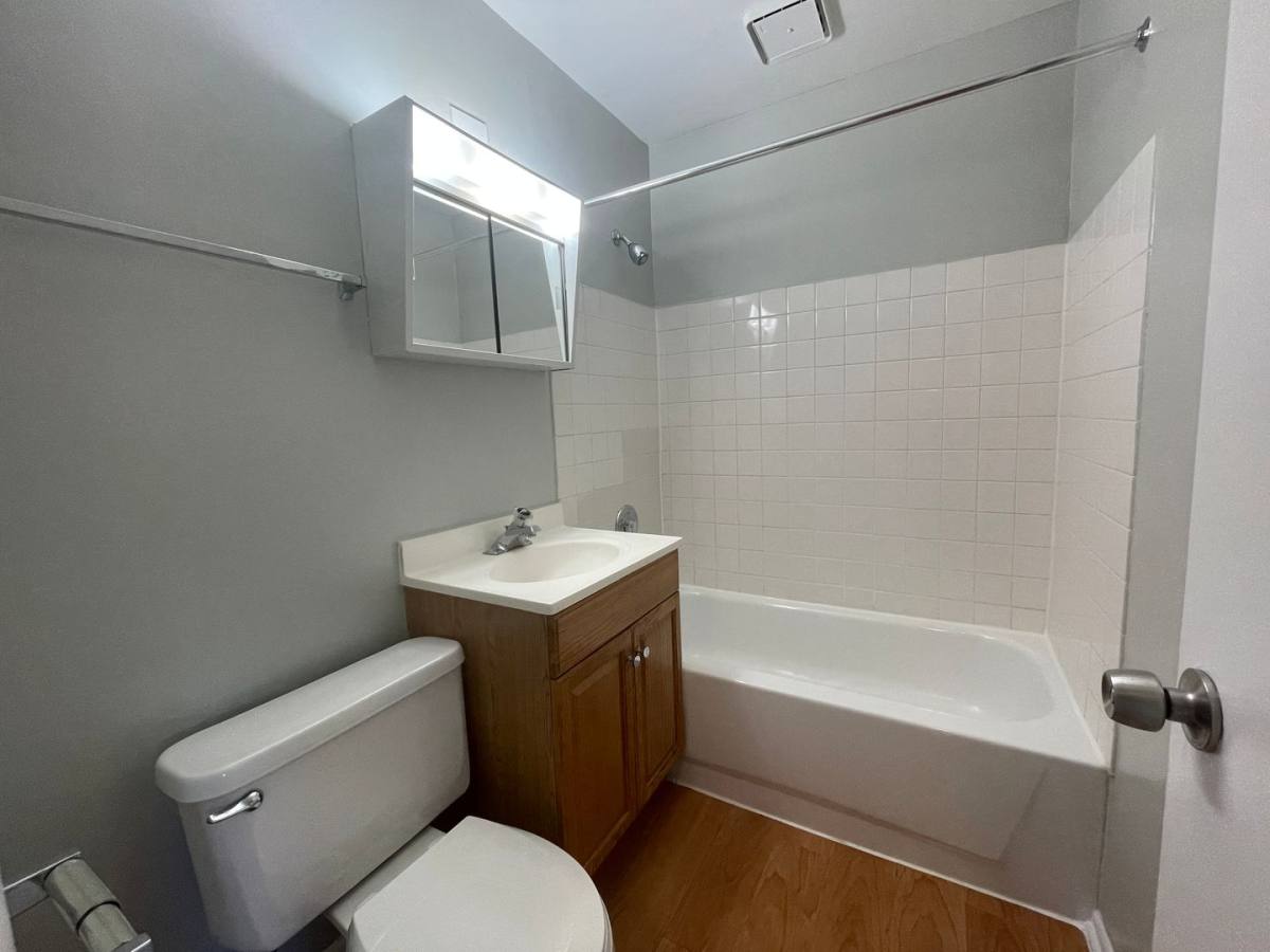Apartment for rent at 4541 N Beacon St #3F, Chicago, IL 60640