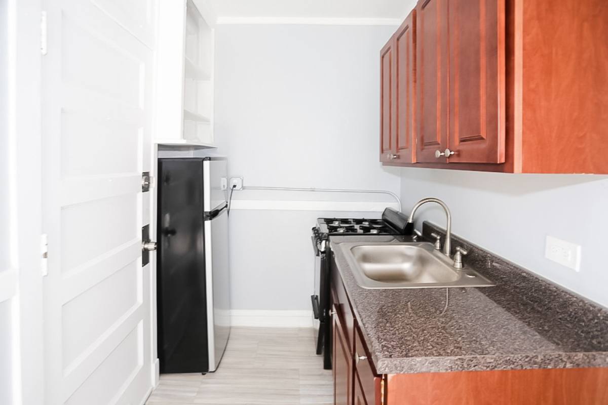 Apartment for rent at 3267 W Wrightwood Ave #3Y, Chicago, IL 60647
