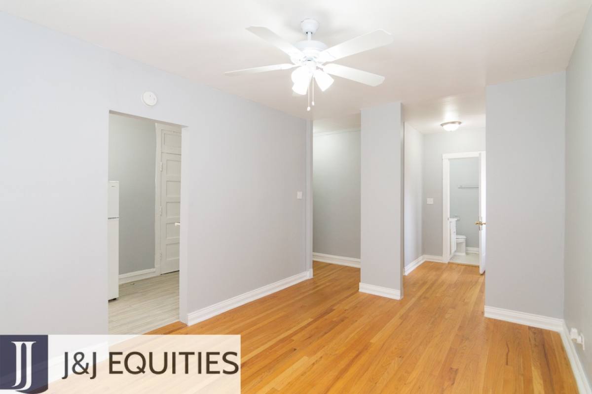 Apartment for rent at 3267 W Wrightwood Ave #3Y, Chicago, IL 60647