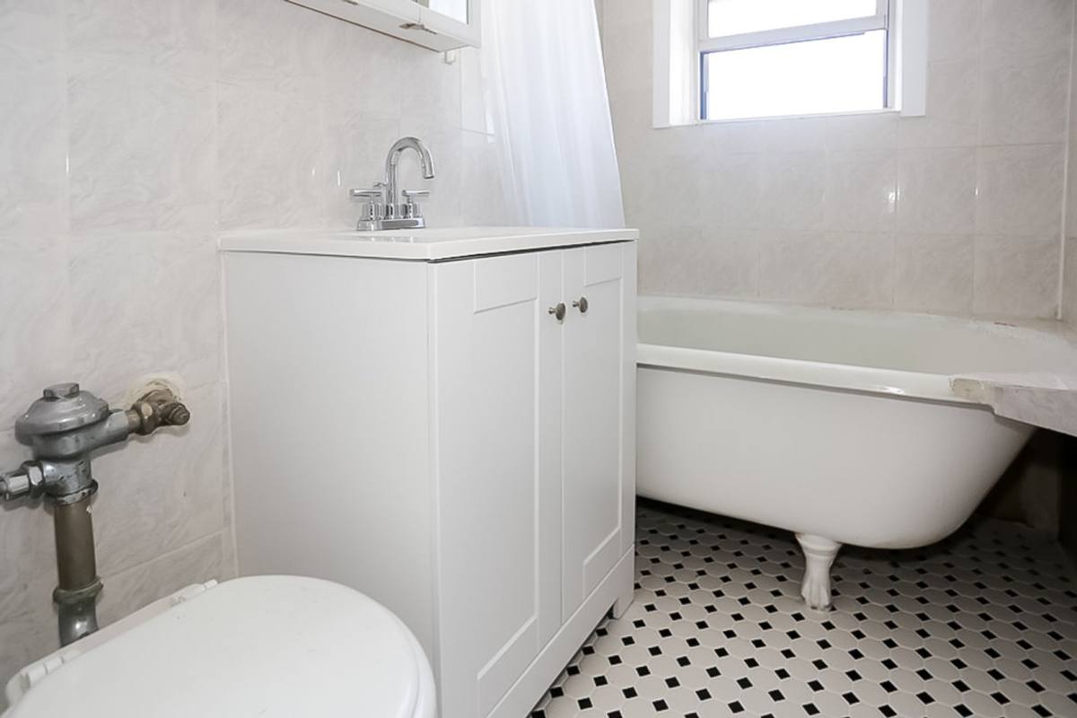 Apartment for rent at 3267 W Wrightwood Ave #3Y, Chicago, IL 60647