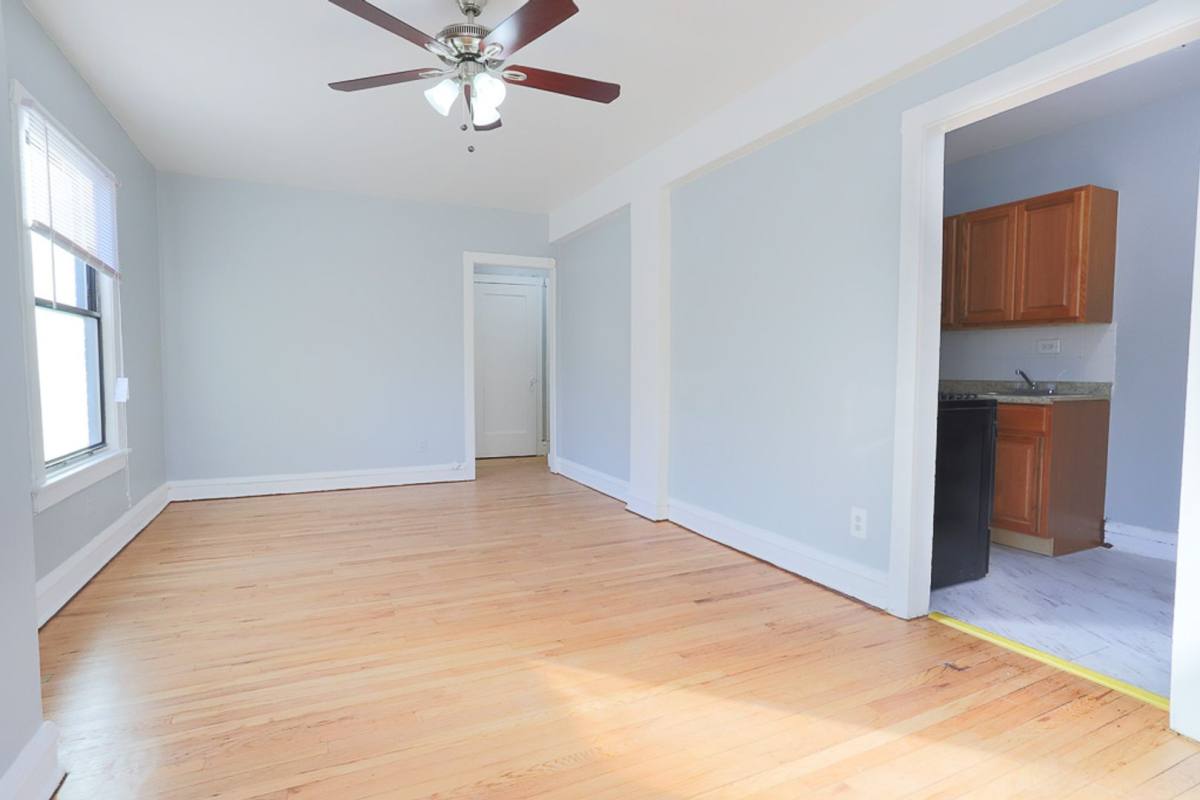 Apartment for rent at 4604 N Beacon #2D, Chicago, IL 60640