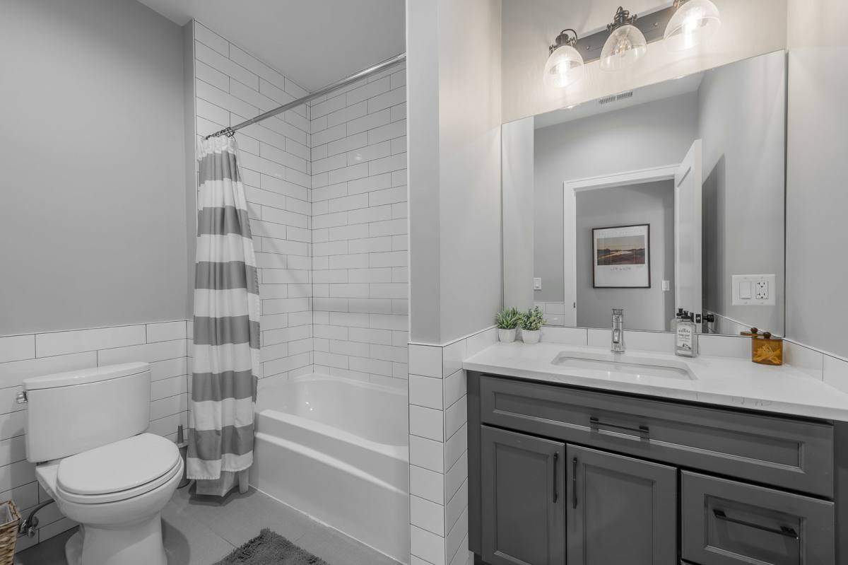 Apartment for rent at 1470 W Webster Ave #202, Chicago, IL 60614