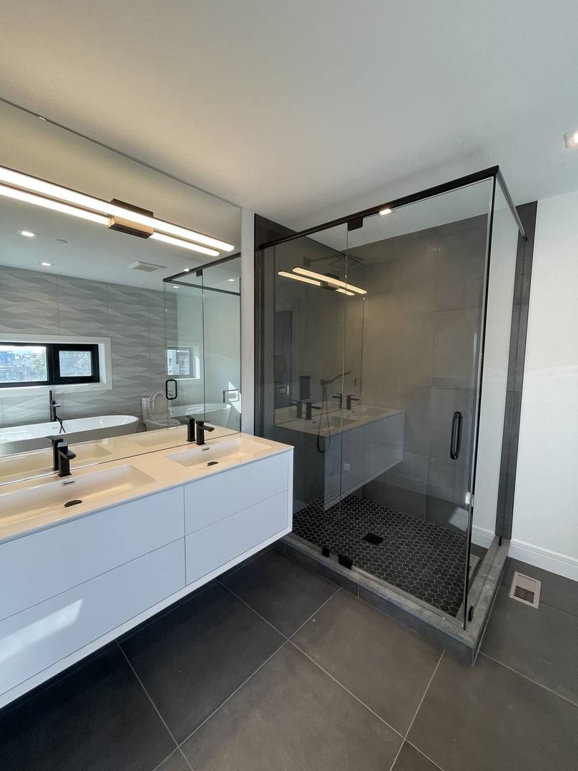 Apartment for rent at 719 N Elizabeth St #3S, Chicago, IL 60642