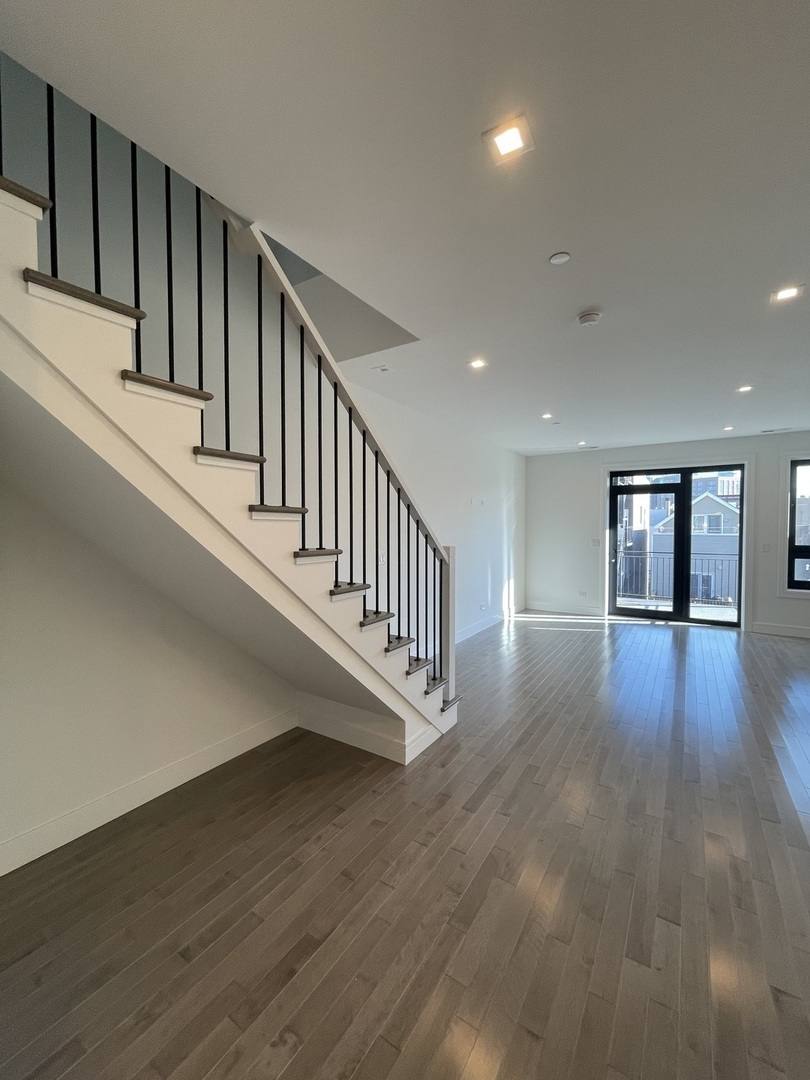 Apartment for rent at 719 N Elizabeth St #3S, Chicago, IL 60642