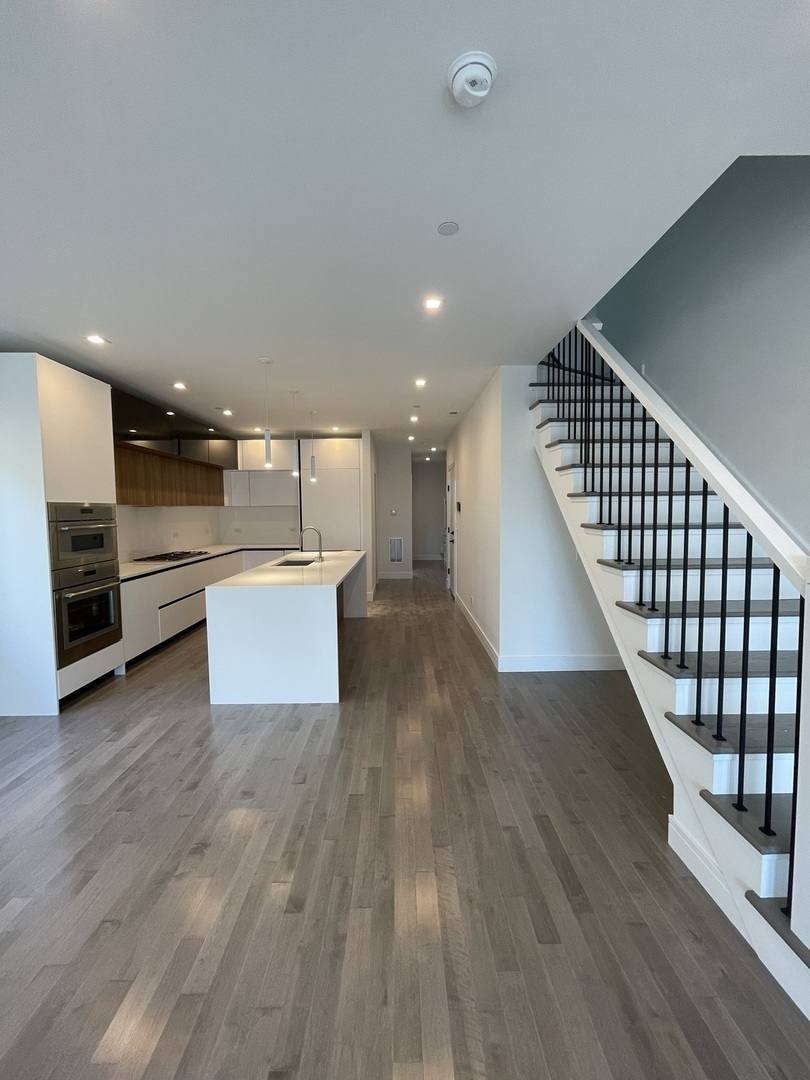 Apartment for rent at 719 N Elizabeth St #3S, Chicago, IL 60642