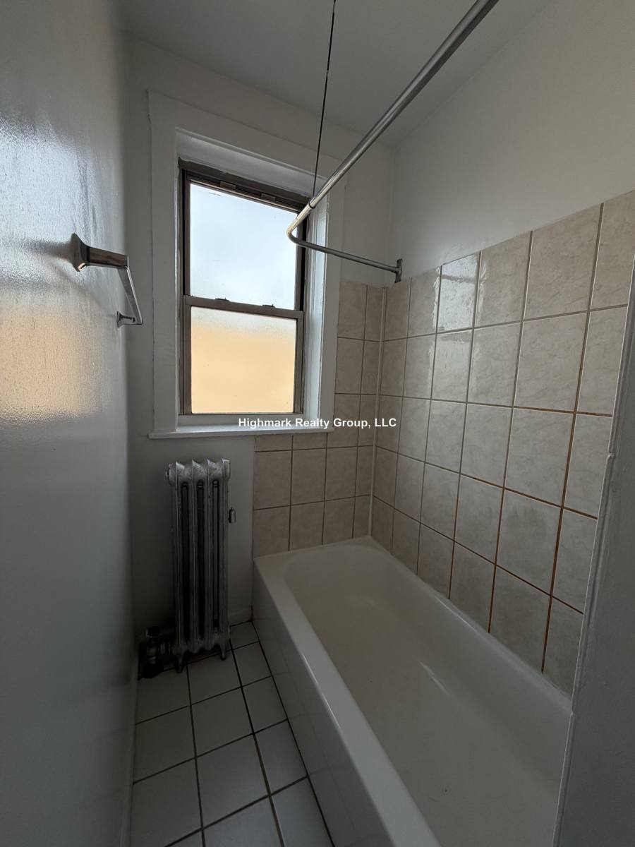 Apartment for rent at 2344 W Touhy #3D, Chicago, IL 60645