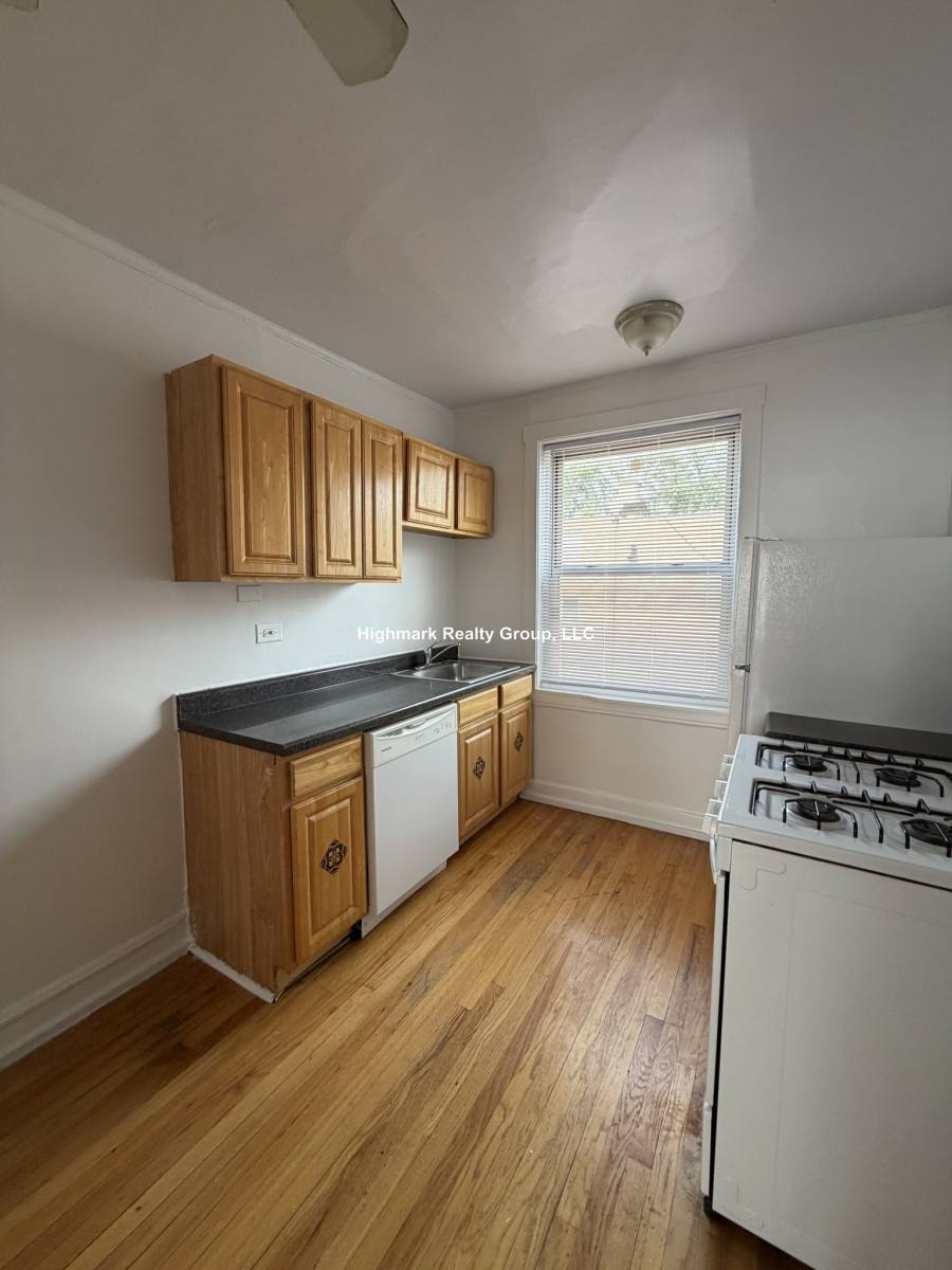 Apartment for rent at 2344 W Touhy #3D, Chicago, IL 60645