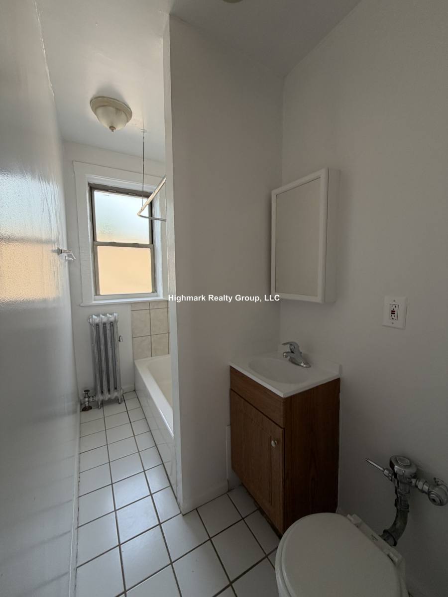 Apartment for rent at 2344 W Touhy #3D, Chicago, IL 60645