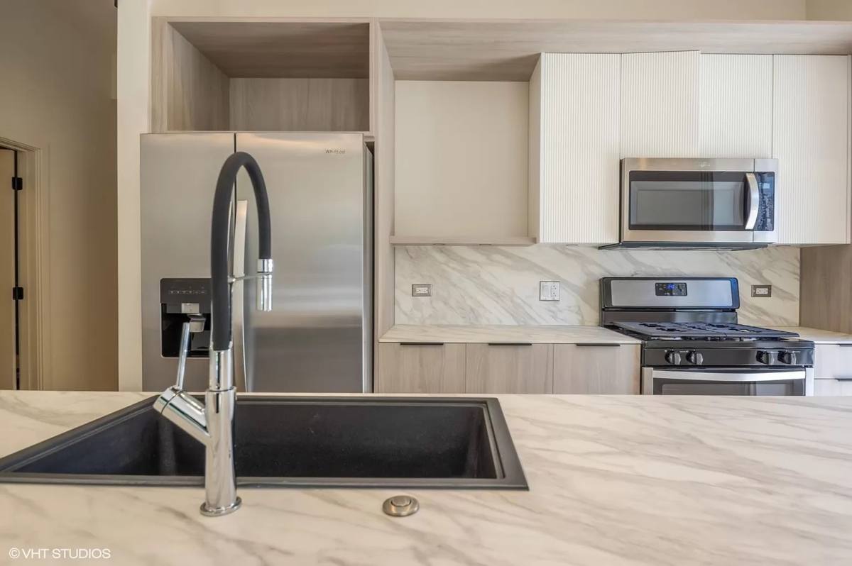 Apartment for rent at 3153 N Tripp Ave #305, Chicago, IL 60641