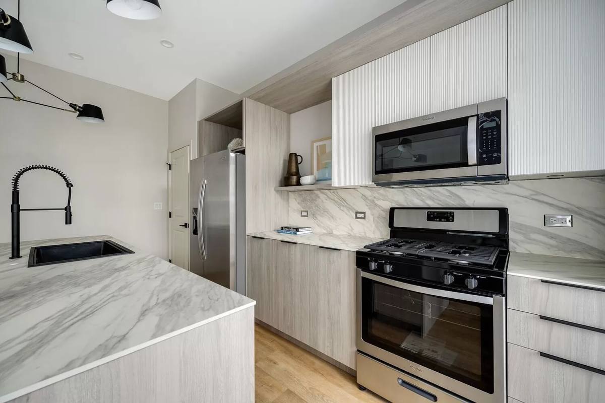 Apartment for rent at 3153 N Tripp Ave #305, Chicago, IL 60641