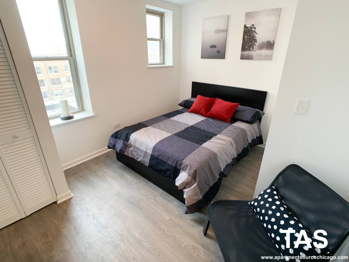 Apartment for rent at 940 W Winona St, Chicago, IL 60640