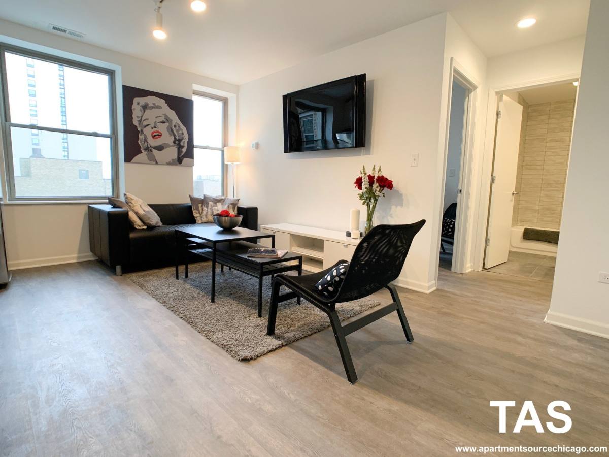 Apartment for rent at 940 W Winona St, Chicago, IL 60640