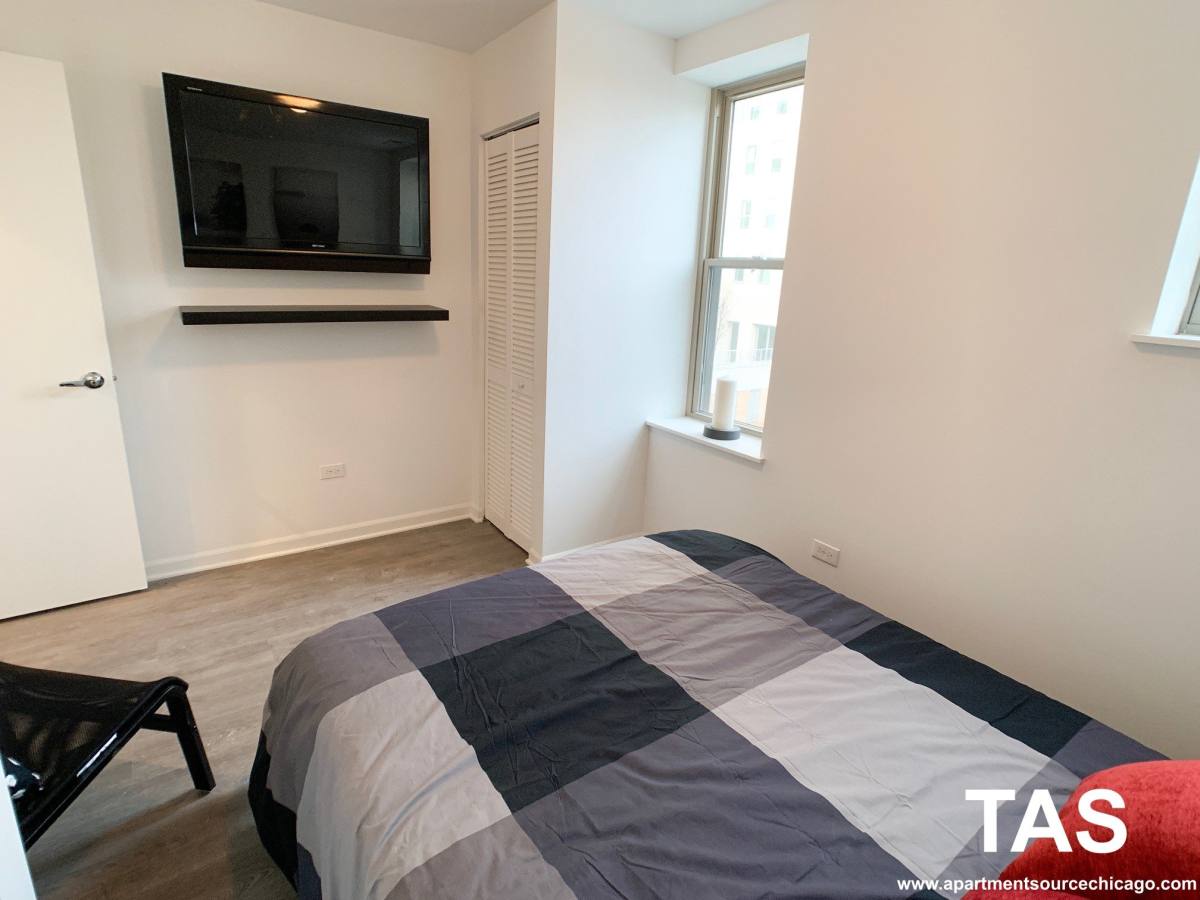 Apartment for rent at 940 W Winona St, Chicago, IL 60640