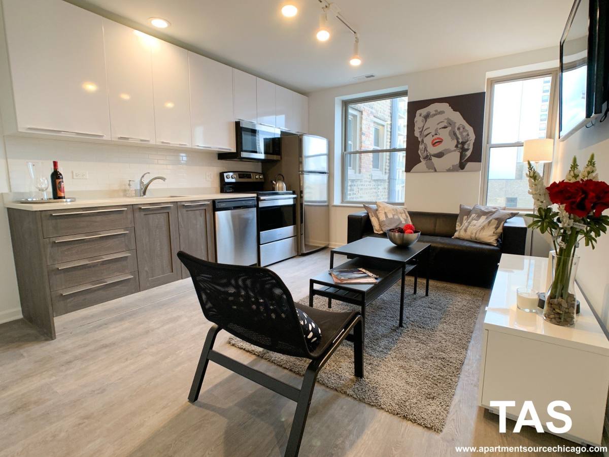 Apartment for rent at 940 W Winona St, Chicago, IL 60640