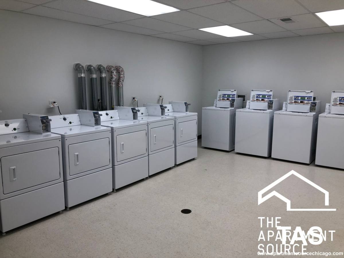 Apartment for rent at 940 W Winona St, Chicago, IL 60640