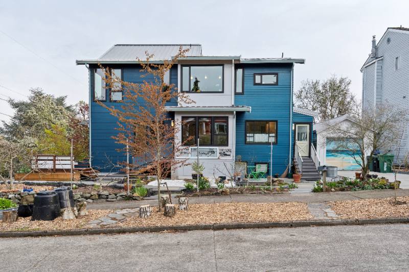 House for rent at 4033 Eastern Ave N, Seattle, WA 98103