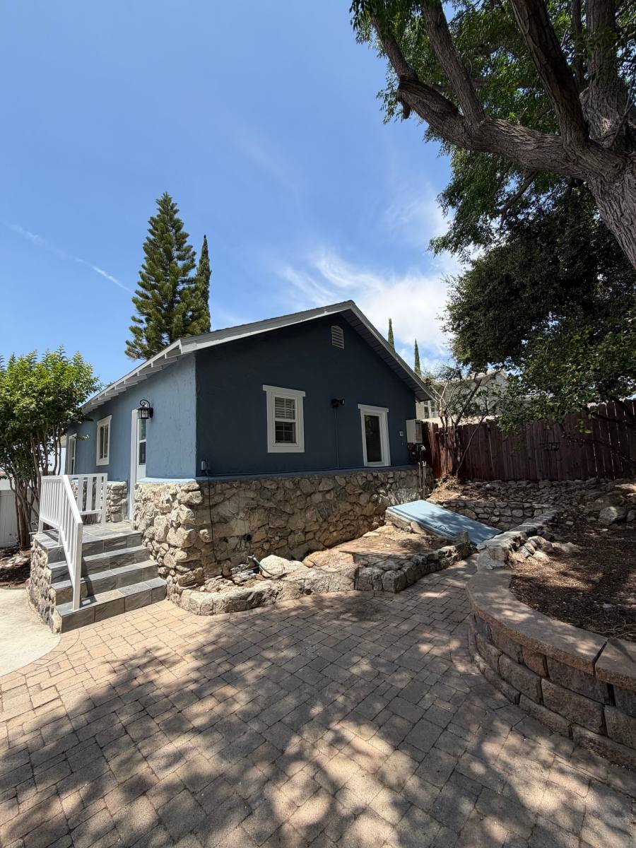 House for rent at 10318 Silverton Ave, Tujunga, CA 91042
