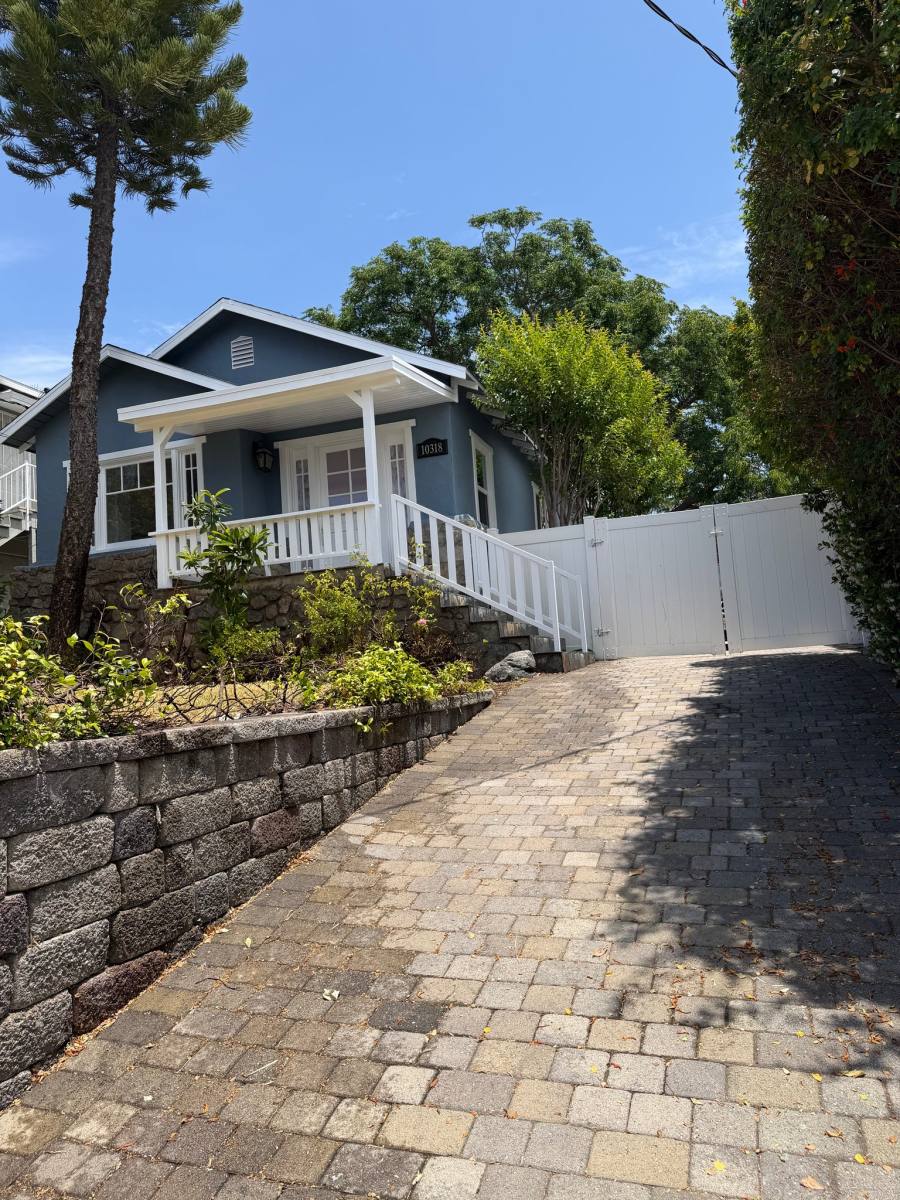 House for rent at 10318 Silverton Ave, Tujunga, CA 91042