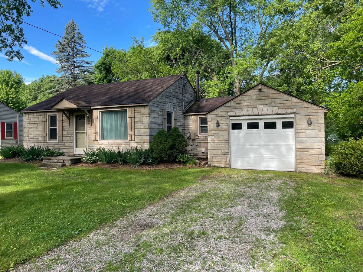 House for rent at 1643 Alma Ave, Waterford, MI 48327