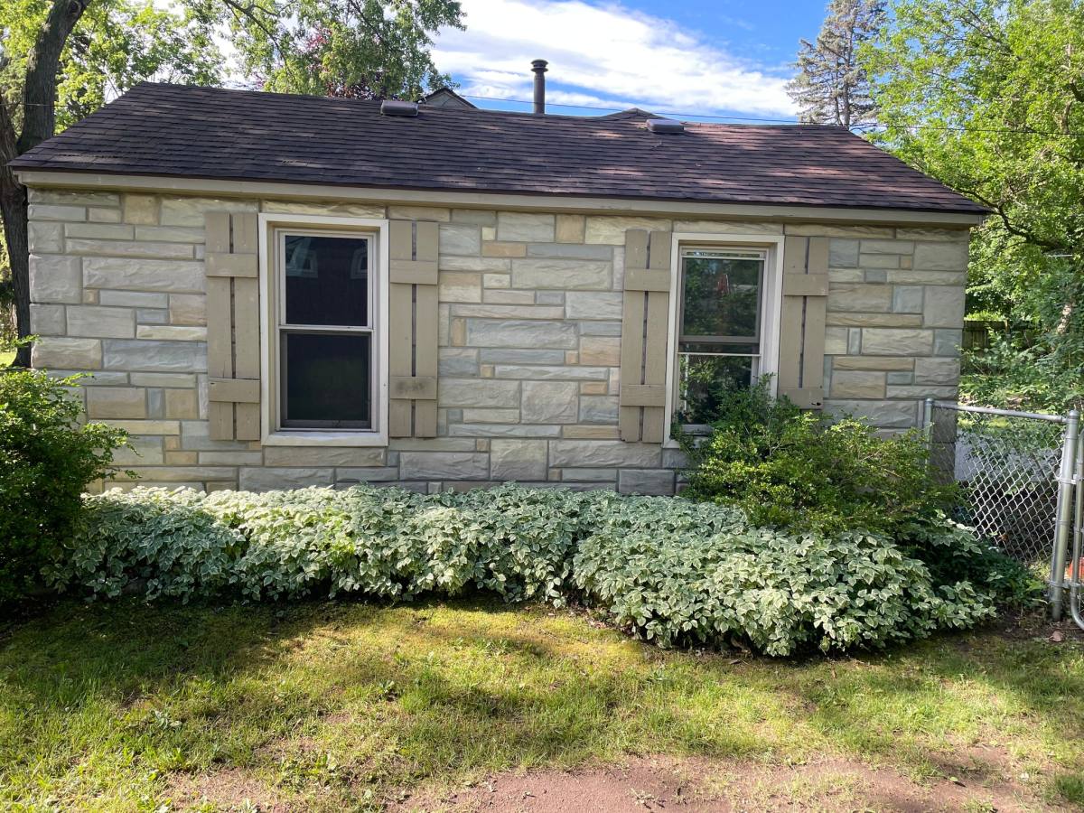 House for rent at 1643 Alma Ave, Waterford, MI 48327