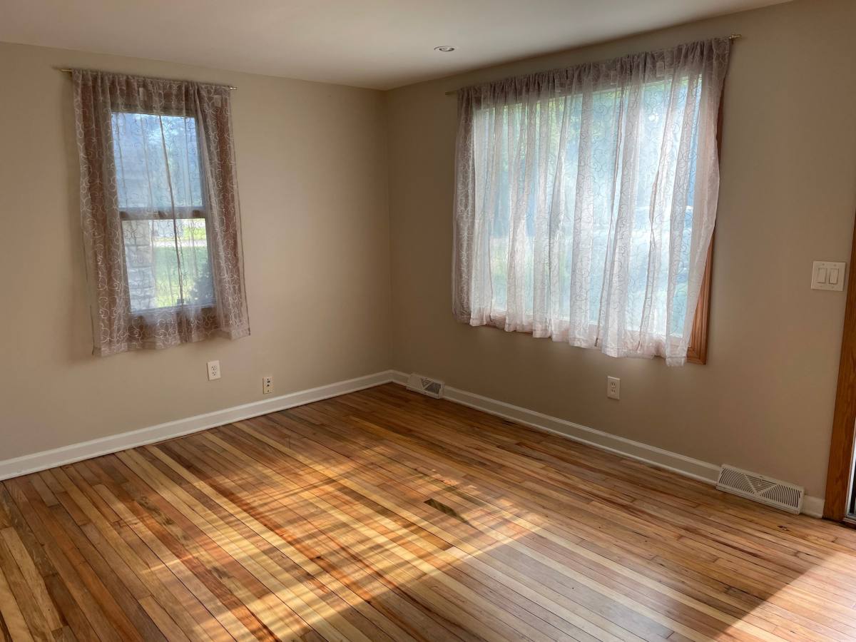 House for rent at 1643 Alma Ave, Waterford, MI 48327