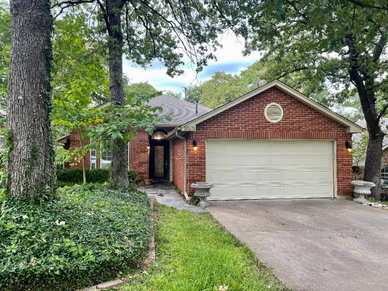 House for rent at 5925 Sagebrush Trail, Arlington, TX 76017