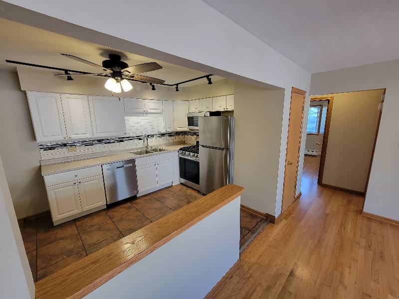 Apartment for rent at 707 Lake St, Antioch, IL 60002