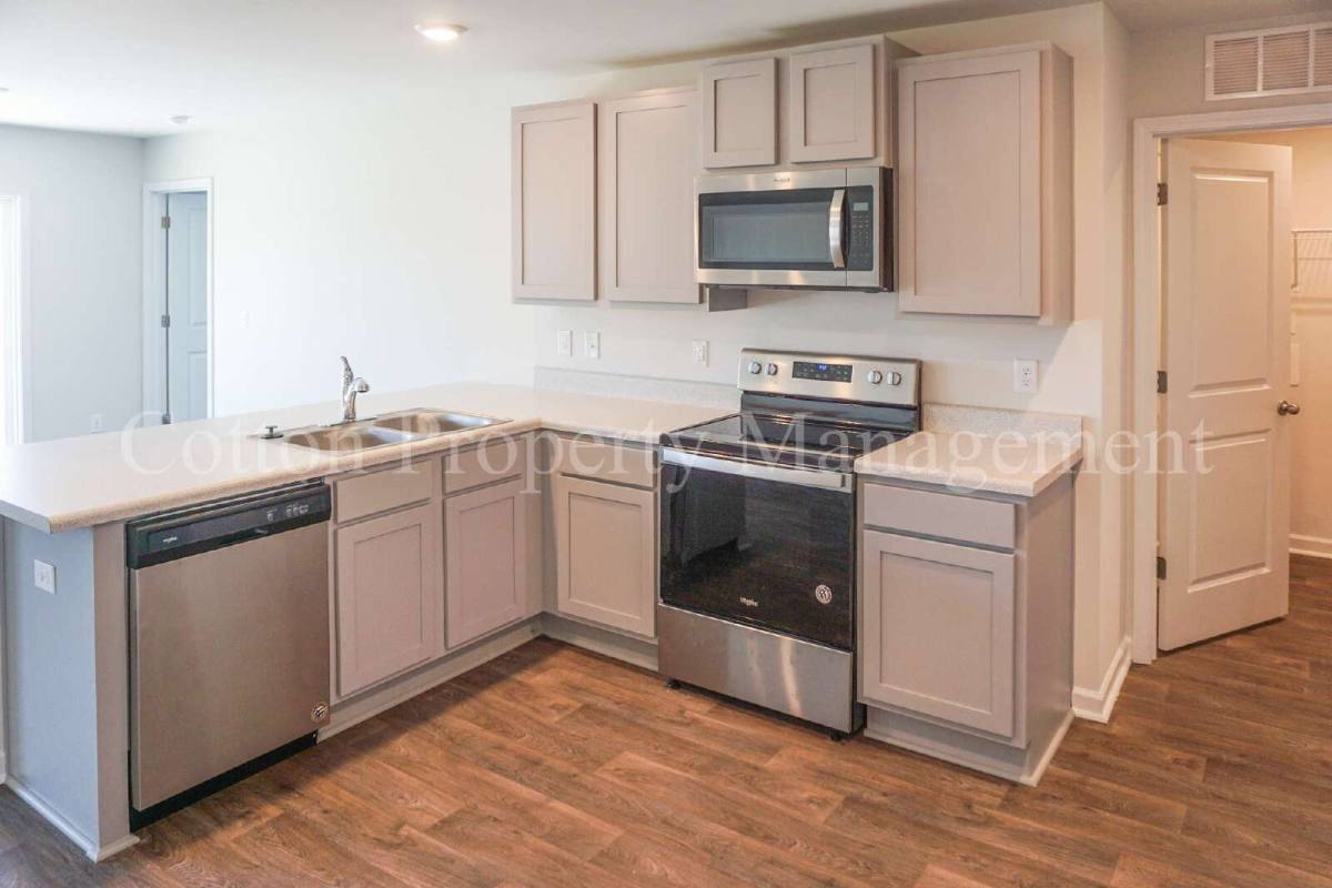 House for rent at 602 Draymore Dr NE, Leland, NC 28451