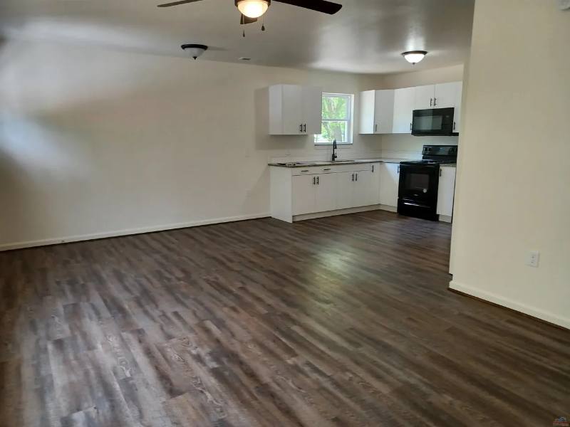 Townhouse for rent at 400 W Benton St, Green Ridge, MO 65332