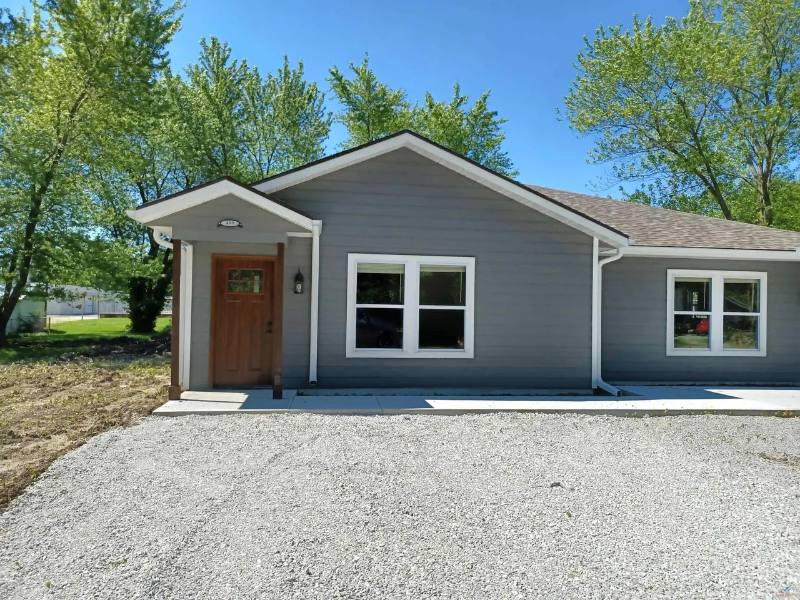 Townhouse for rent at 400 W Benton St, Green Ridge, MO 65332