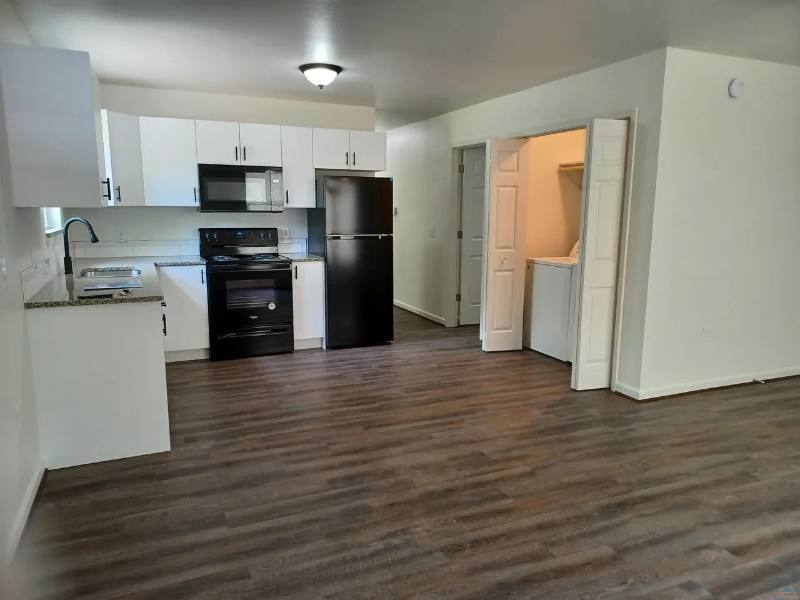 Townhouse for rent at 400 W Benton St, Green Ridge, MO 65332