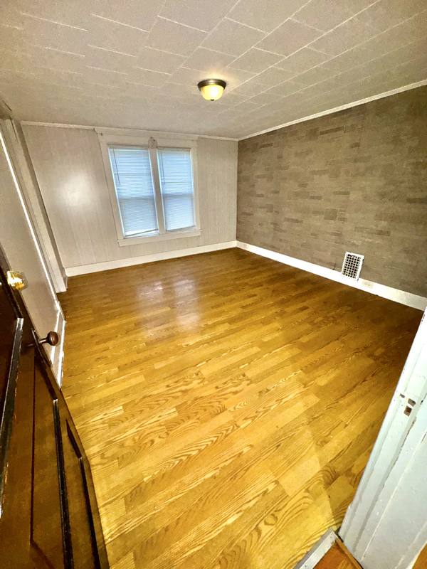 Apartment for rent at 922 W Broadway St - 2nd Floor, Bradley, IL 60915